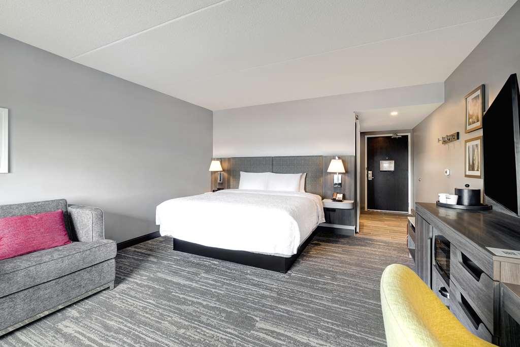 Hampton Inn & Suites Burlington, Ontario, Canada Room photo