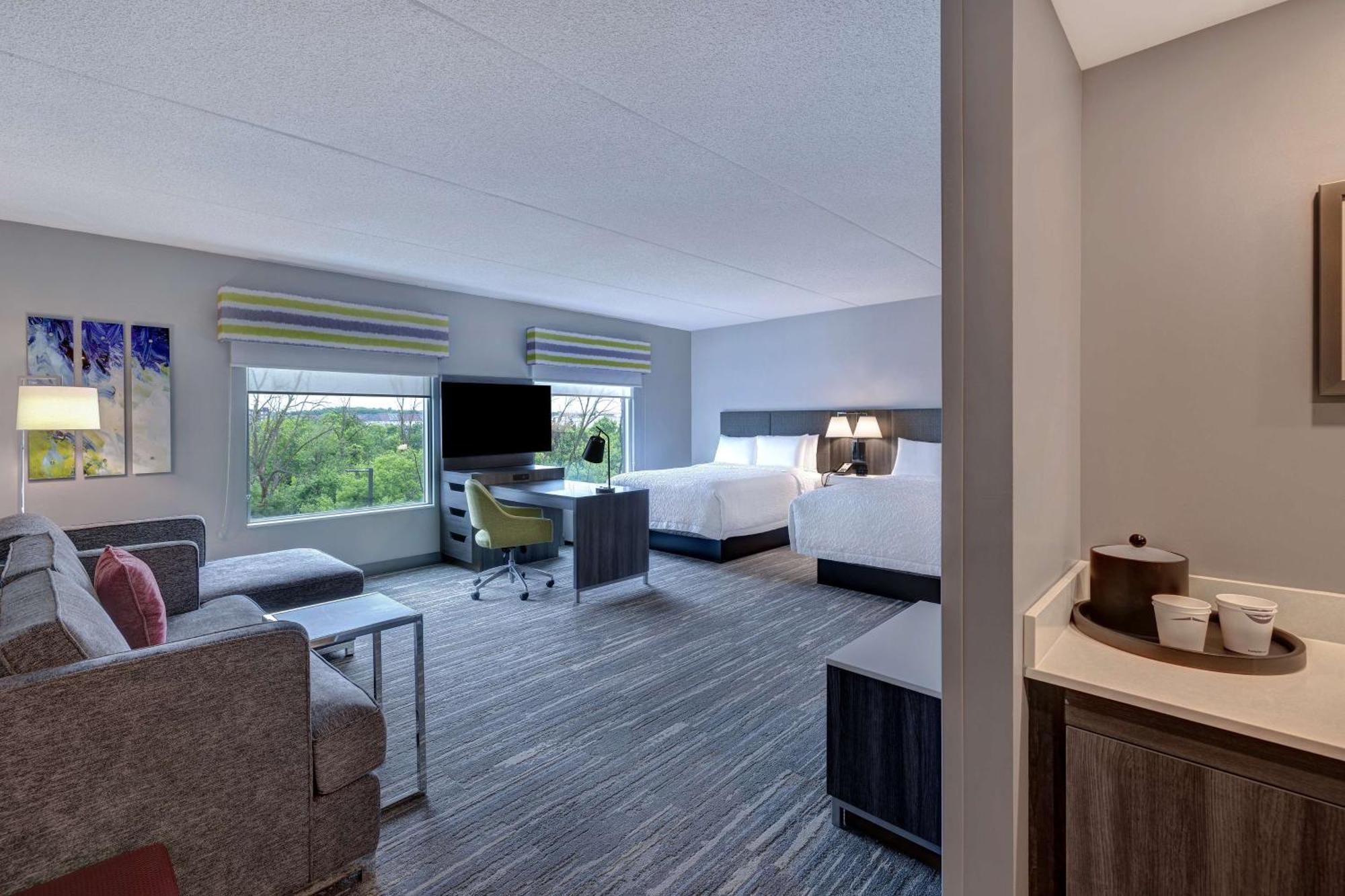 Hampton Inn & Suites Burlington, Ontario, Canada Exterior photo